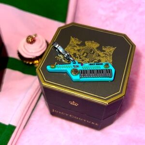 Juicy Couture electric keyboard charm💙🩷🎹